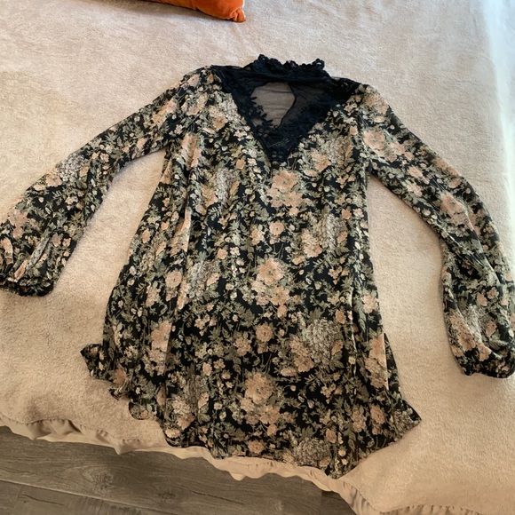 Victorian style lace boho floral dress - Picture 8 of 9